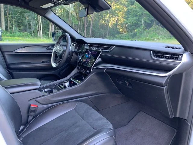 Used 2025 White Jeep Altitude image 15