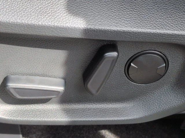 New 2026 Carbonized Gray Metallic Ford XLT image 27