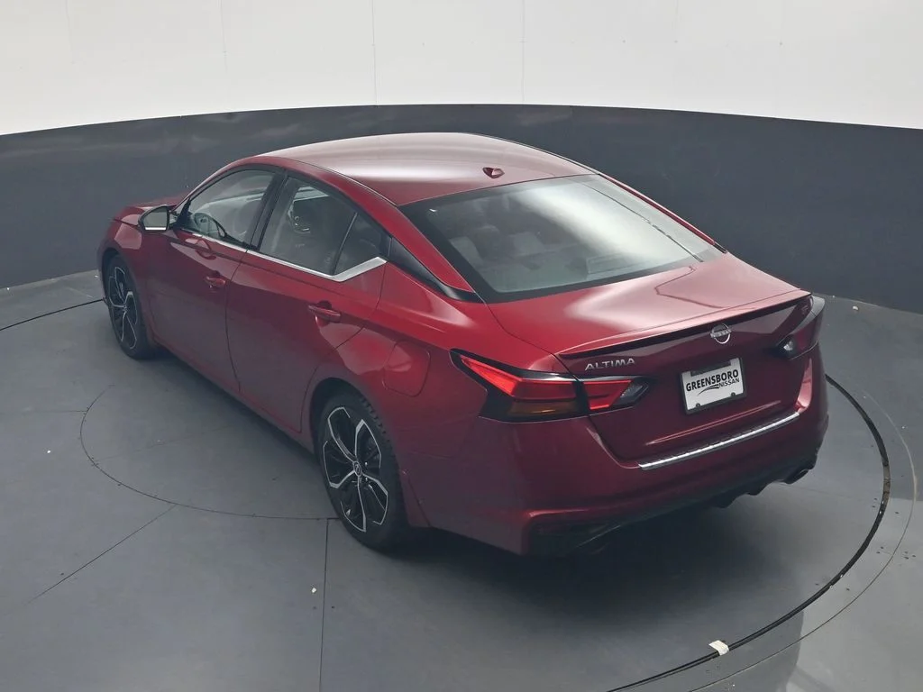 Used 2023 Red Nissan 2.5 SR image 29