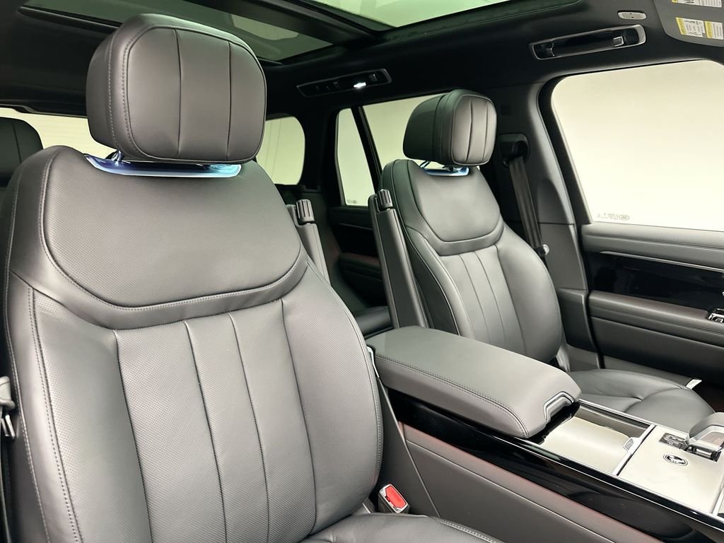 New 2026 Carpathian Grey Land Rover SE image 18