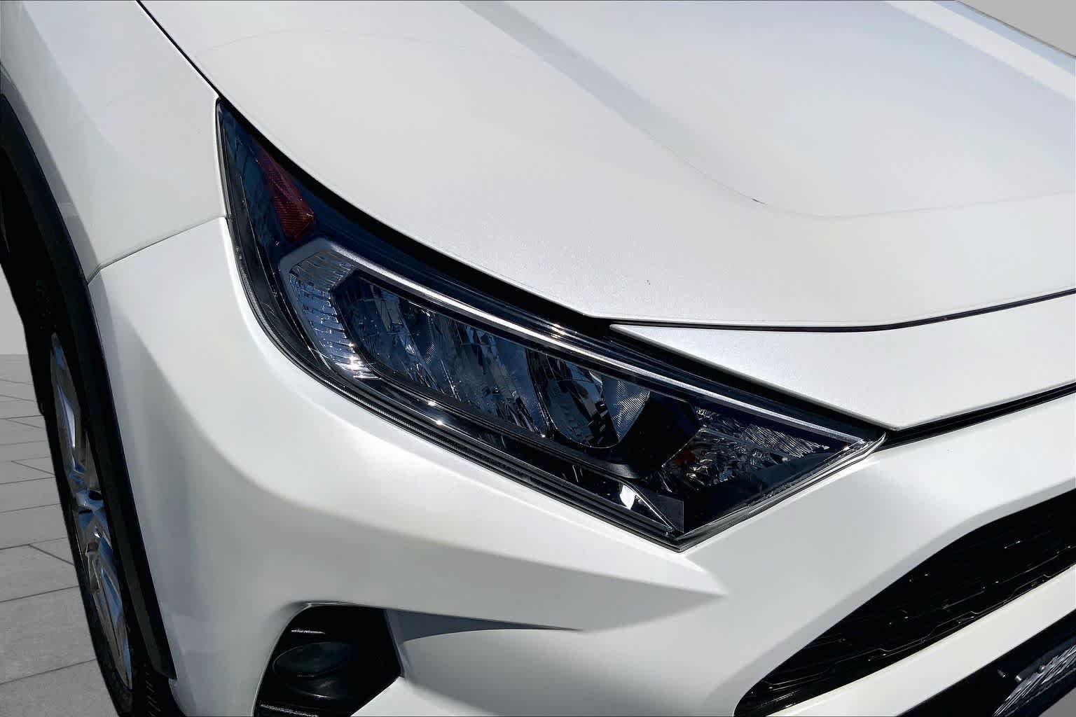 Certified Used 2021 Blizzard Pearl Toyota XLE Premium image 27