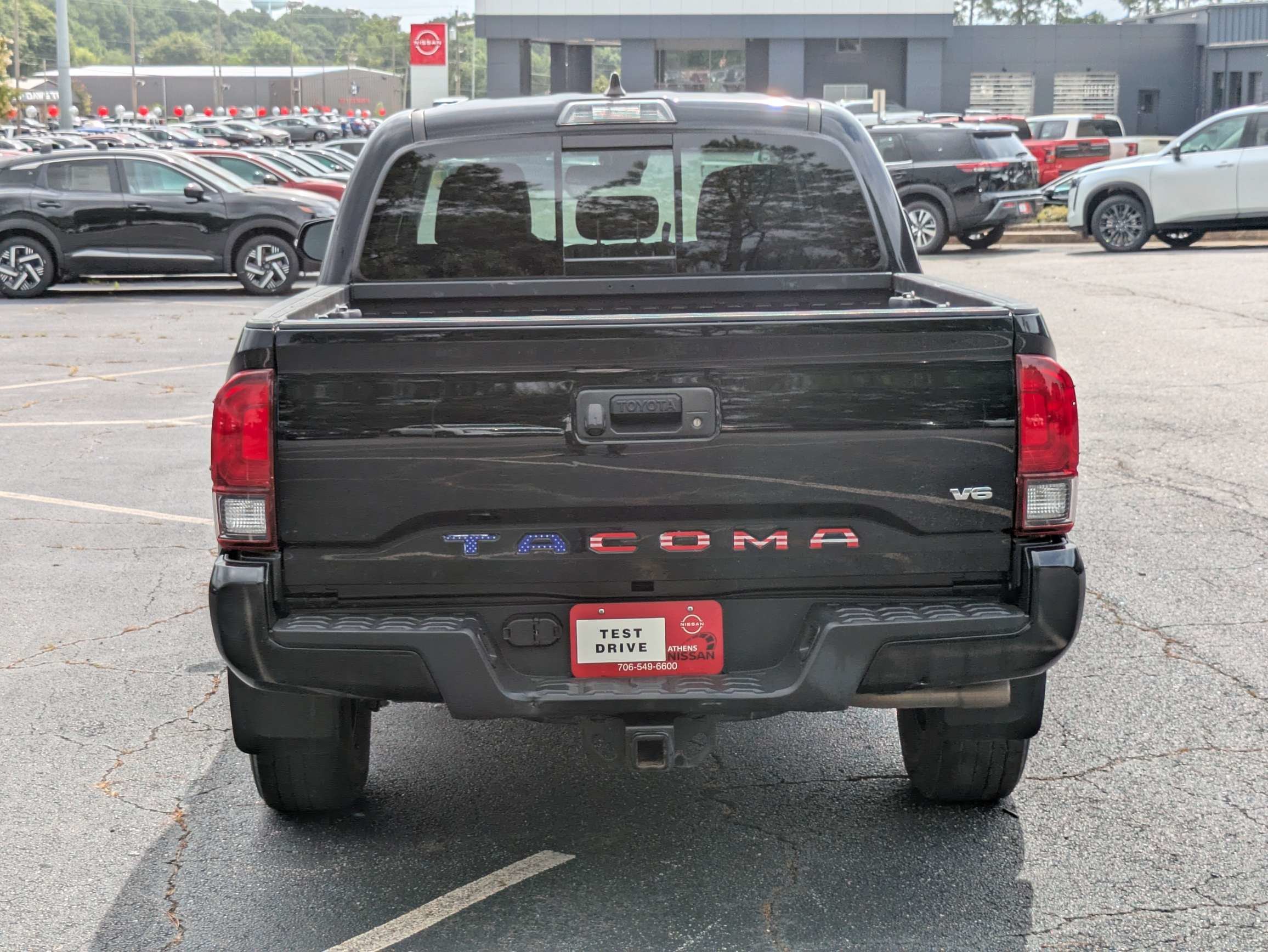 Used 2022 Black Toyota SR5 image 4