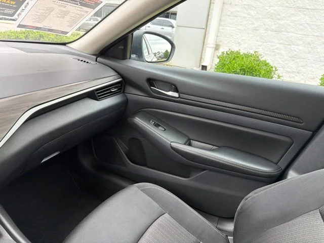 Used 2025 Silver Nissan 2.5 SV image 43