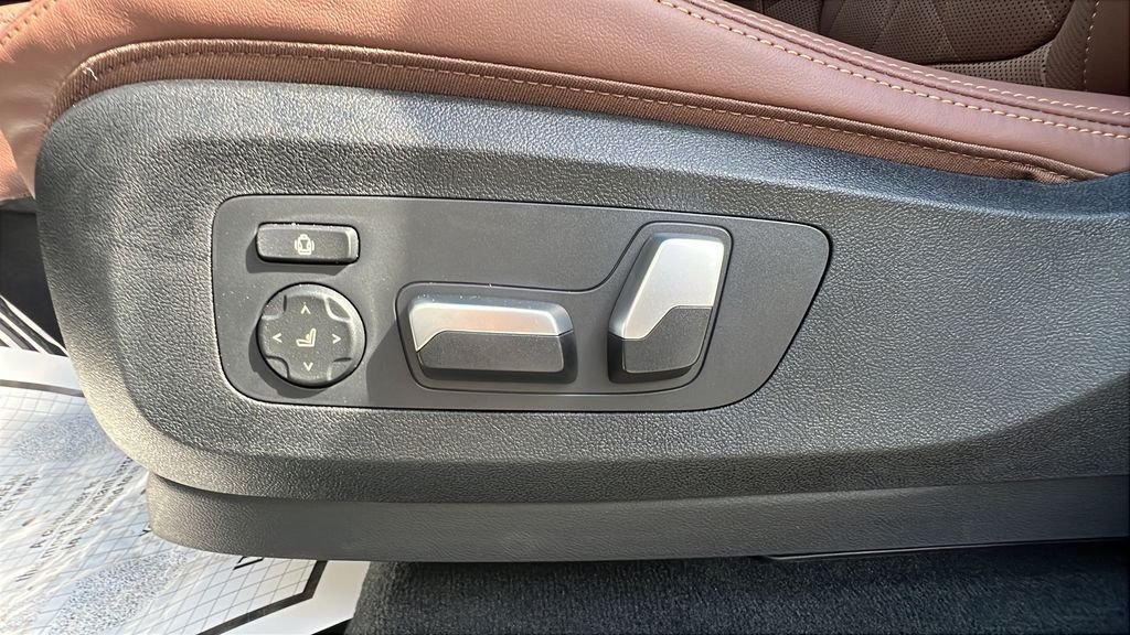 New 2026 Skyscraper Grey Metallic BMW xDrive50e image 15