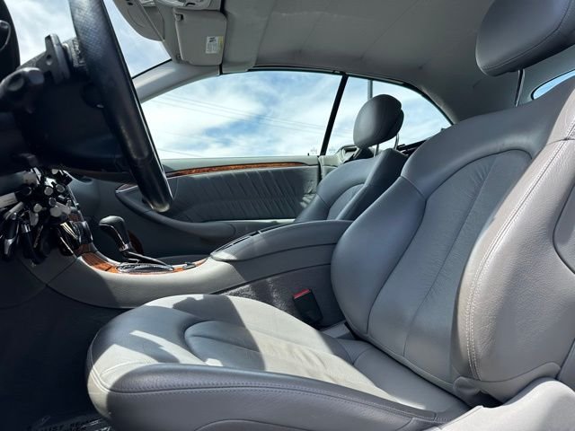 Used 2008 Gray Mercedes-Benz CLK 550 image 13