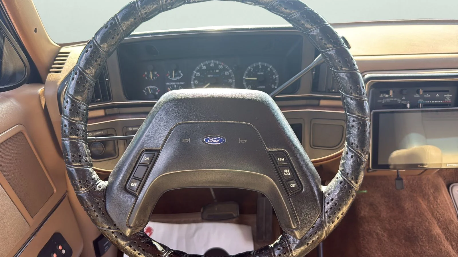 Used 1988  Ford XLT image 66