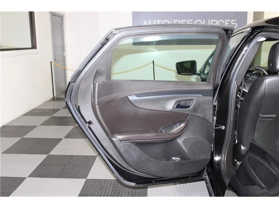 Used 2019 Mosaic Black Metallic Chevrolet LT image 13
