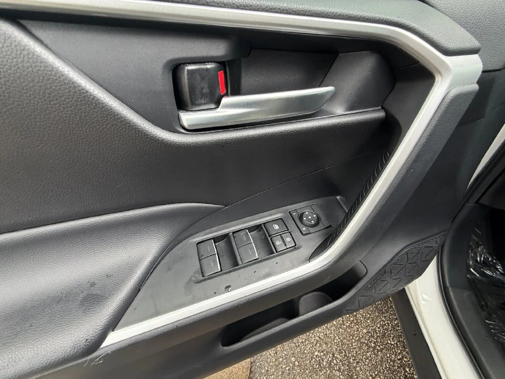 Used 2025 White Toyota XLE image 11