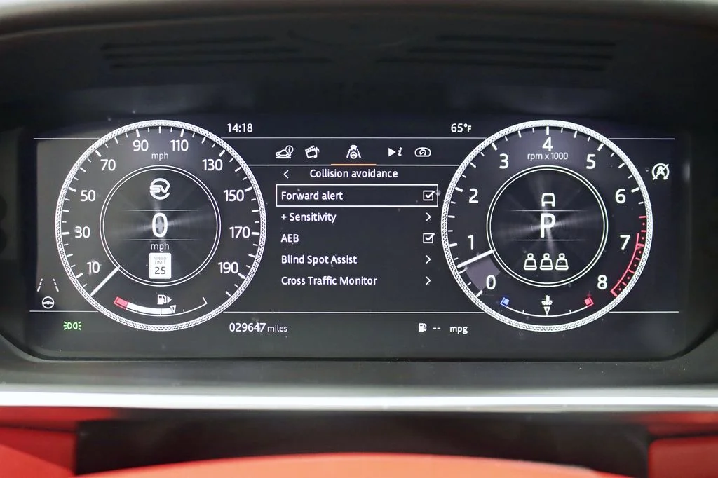 Used 2021  Land Rover SVAutobiography image 17