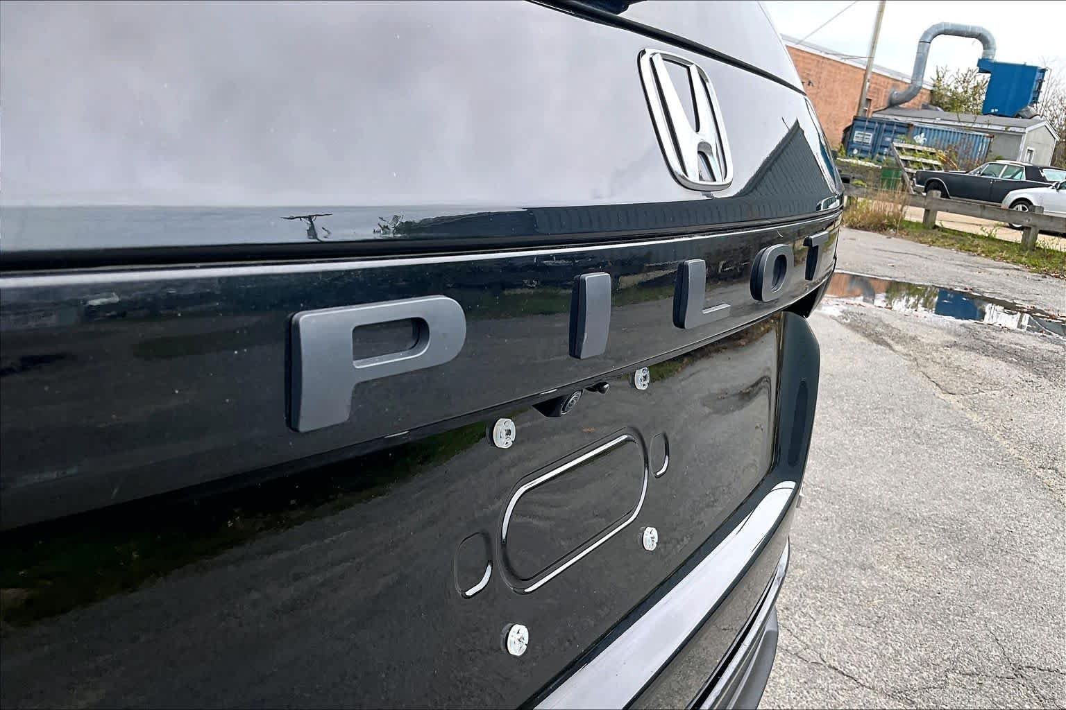 Used 2023 Crystal Black Pearl Honda Touring image 30
