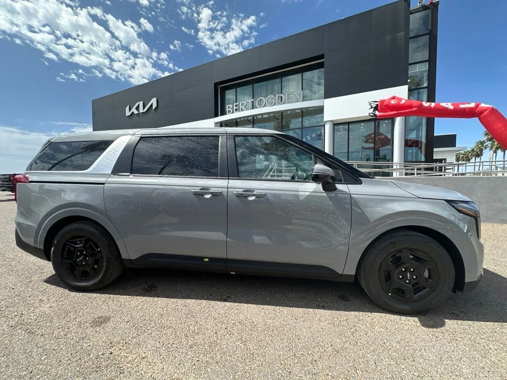 New 2027 White Kia LXS image 4