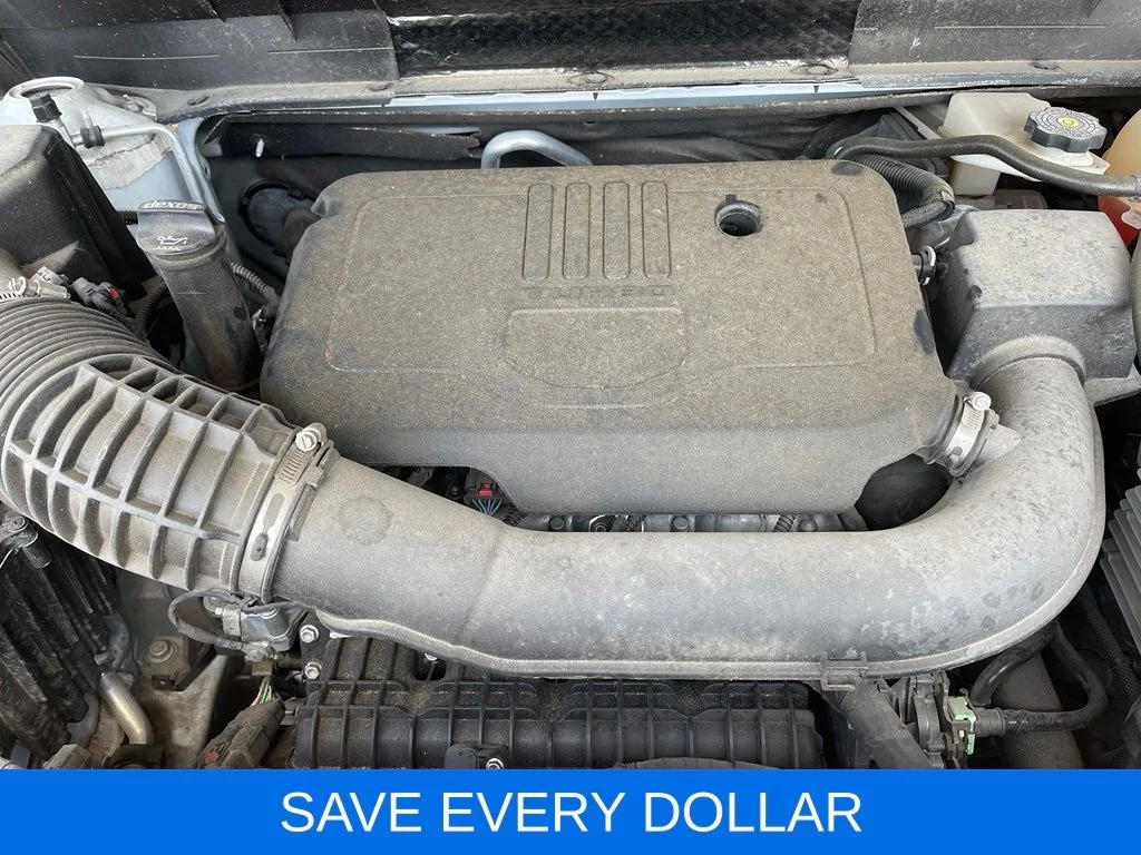 Used 2023 White GMC SLE image 27