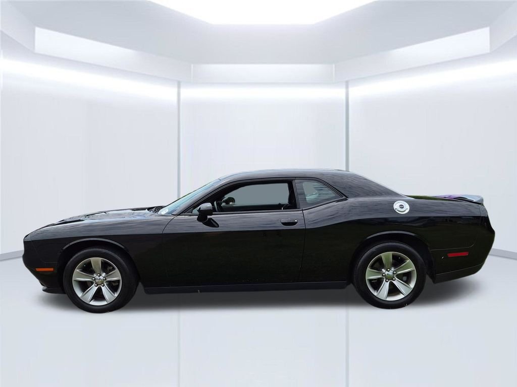 Used 2019 Black Dodge SXT image 2