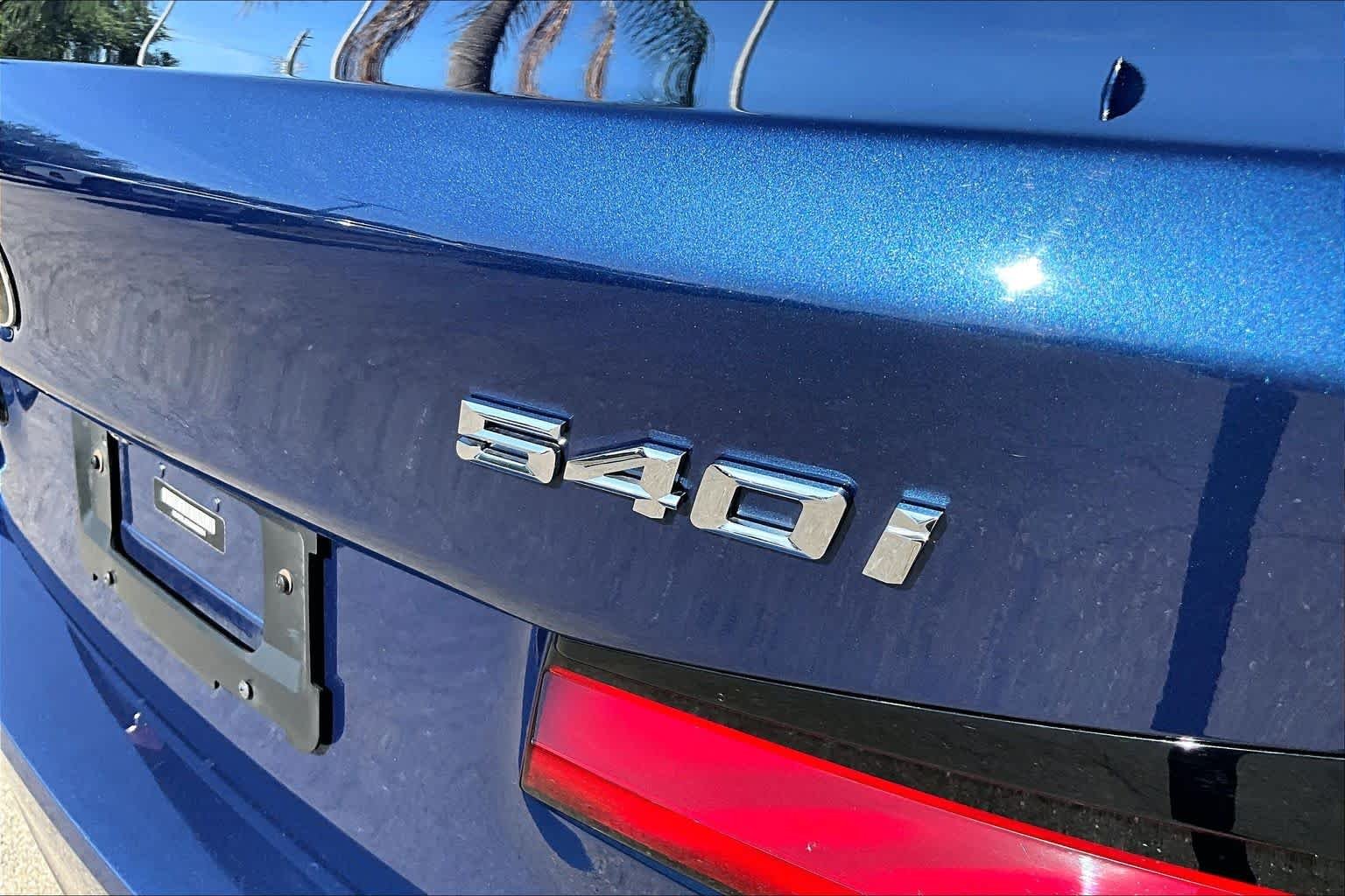 Used 2021 Phytonic Blue Metallic BMW 540i image 10