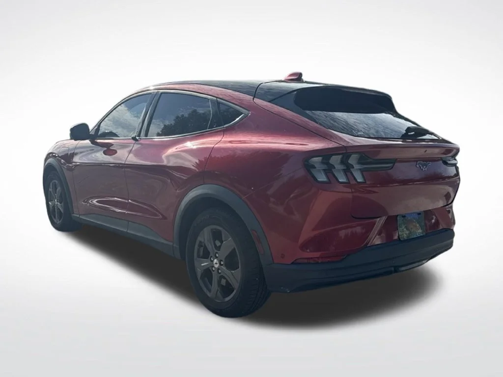 Used 2021 Red Ford Select image 6