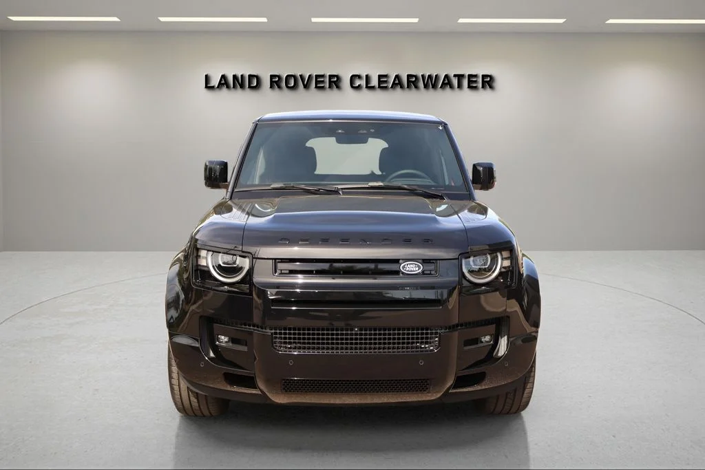 New 2026 Santorini Black Land Rover X-Dynamic SE image 8