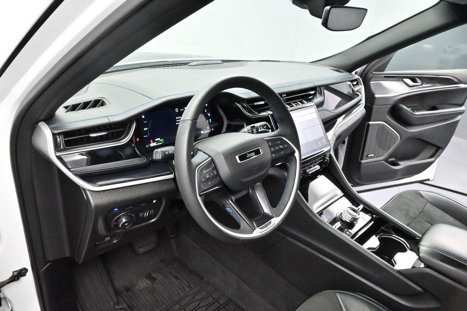 Used 2022 Bright White Clearcoat Jeep Trailhawk image 13