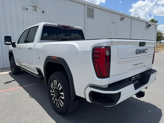 Used 2024 White Frost Tricoat GMC Denali Ultimate image 9