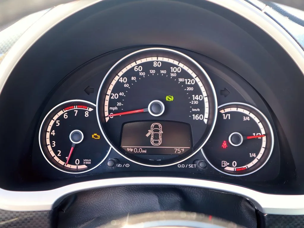 2013 Volkswagen Beetle 2.0 - Photo 12