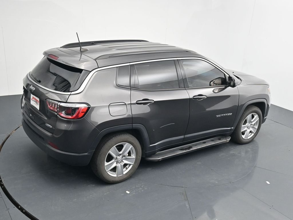 Used 2022 Gray Jeep Latitude image 31