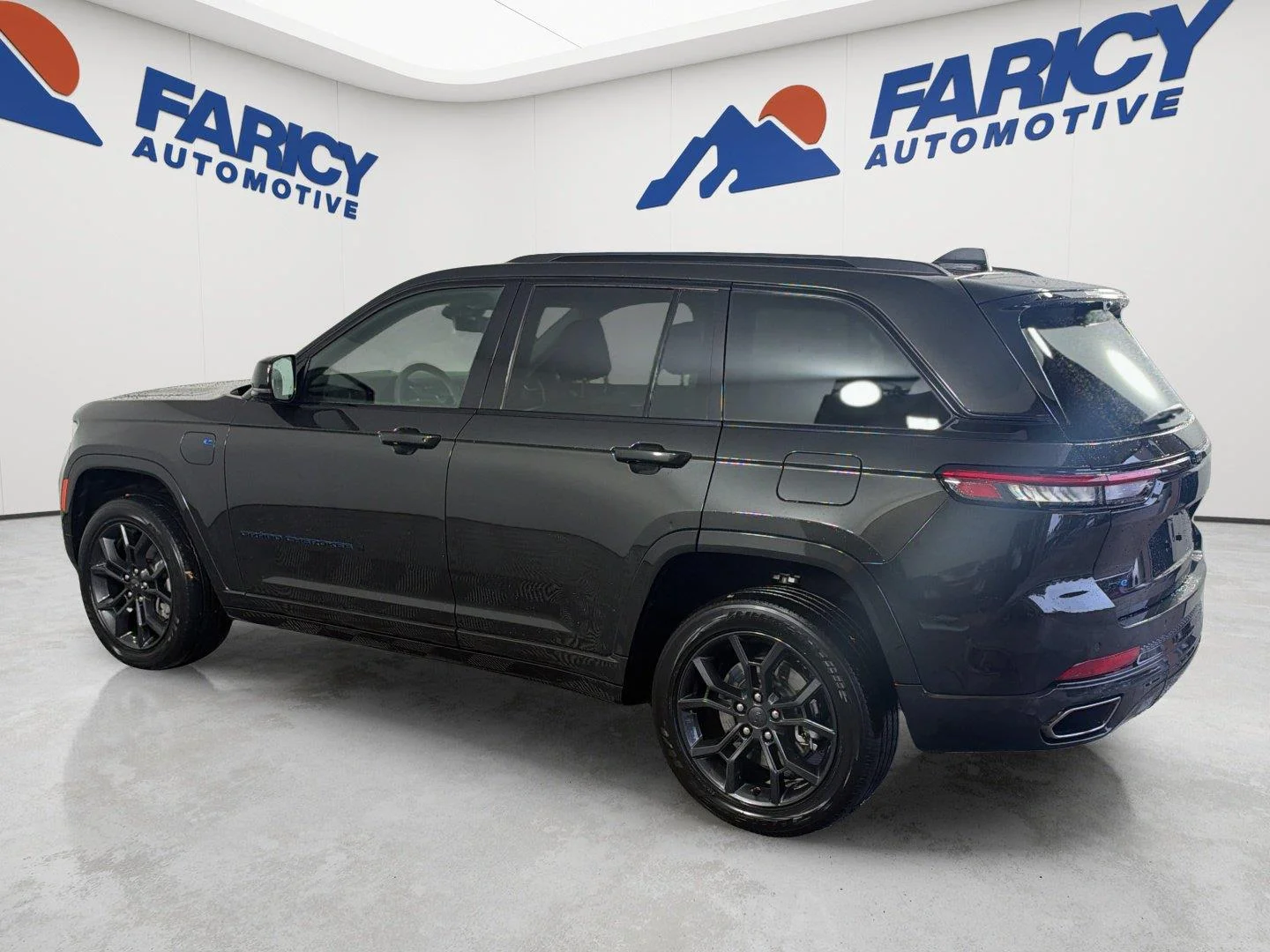 Used 2023 Rocky Mountain Pearlcoat Jeep 30th Anniversary image 8