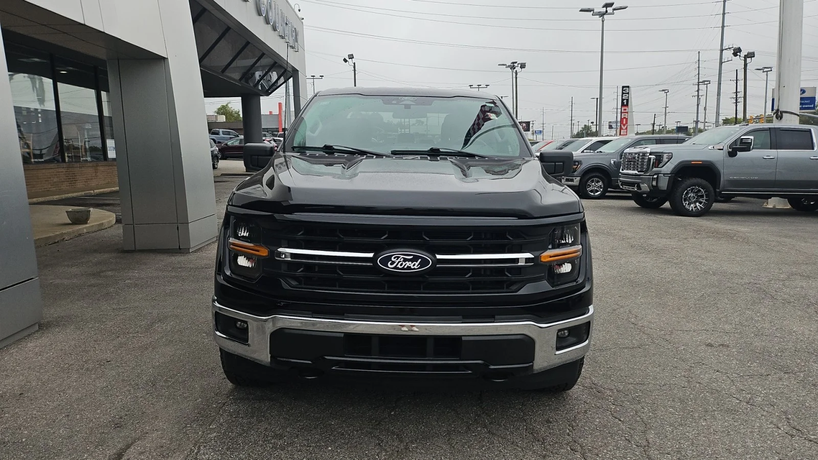Used 2025 Agate Black Metallic Ford XLT 4WD image 7