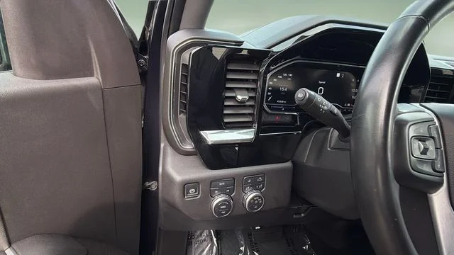 Used 2025 Silver GMC SLT image 21