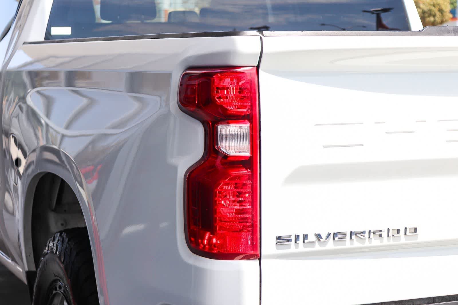 Used 2025 Summit White Chevrolet LT image 6