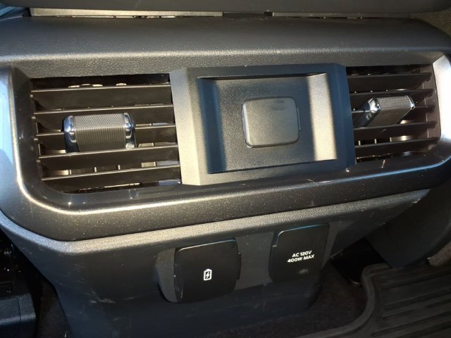 Used 2023 Black Ford XLT image 19