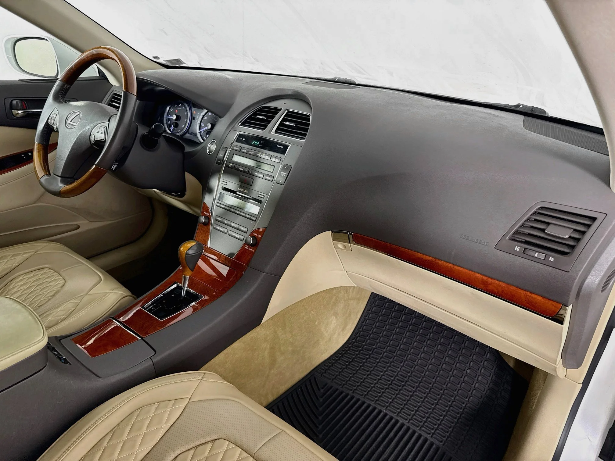 Used 2010 Starfire Pearl Lexus 350 image 26