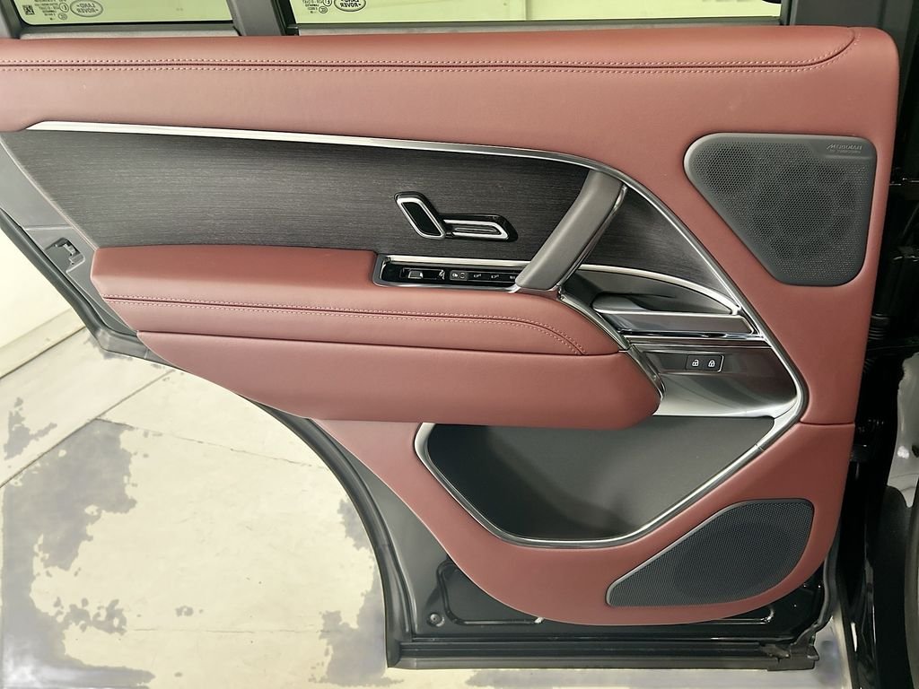 New 2026 Santorini Black Land Rover SE image 25