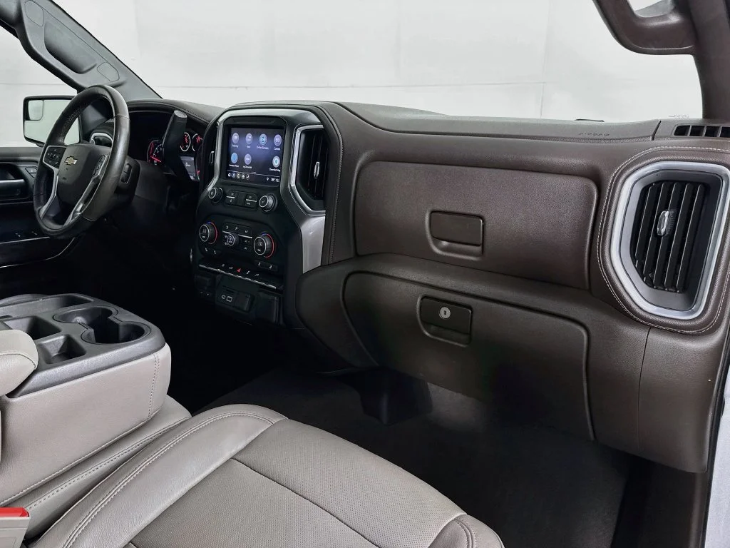 Used 2019 Silver Chevrolet LTZ image 34
