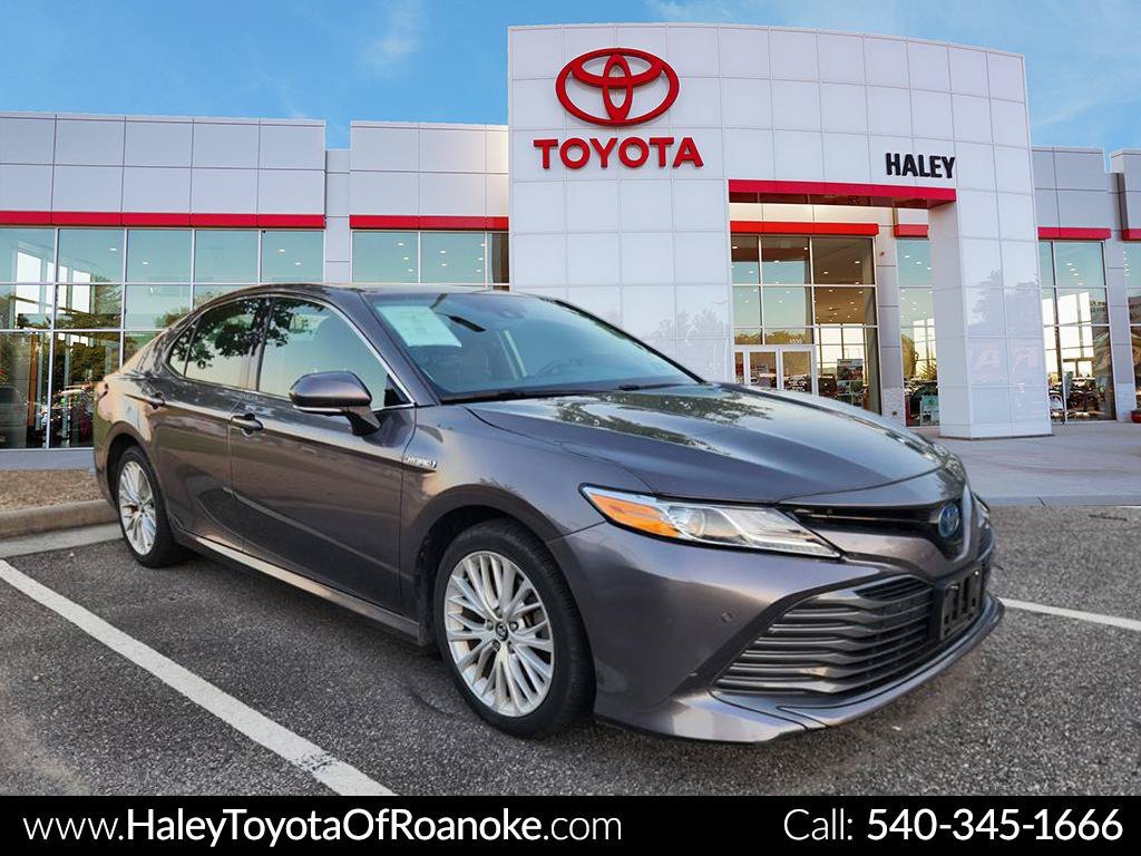 Used 2020 Gray Toyota XLE image 1