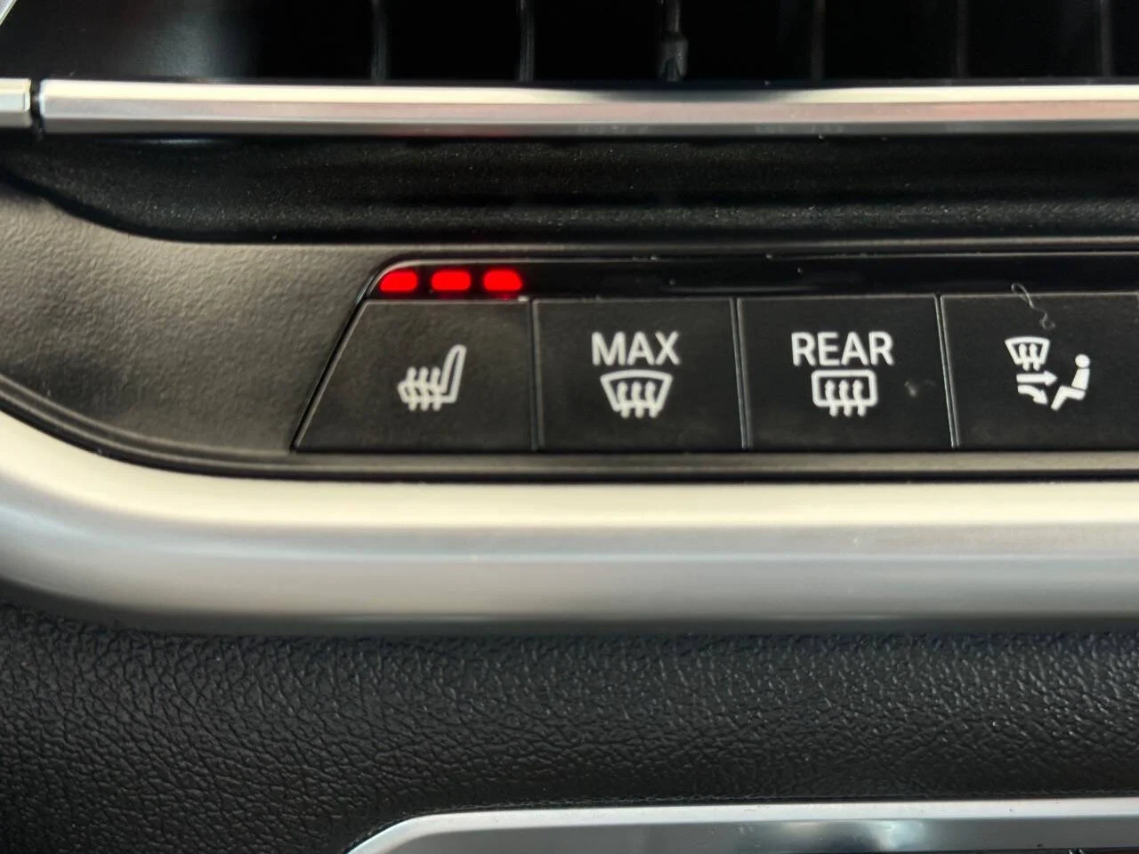 Used 2019 Black BMW xDrive40i AWD 4dr Sports Activity Vehicle image 24