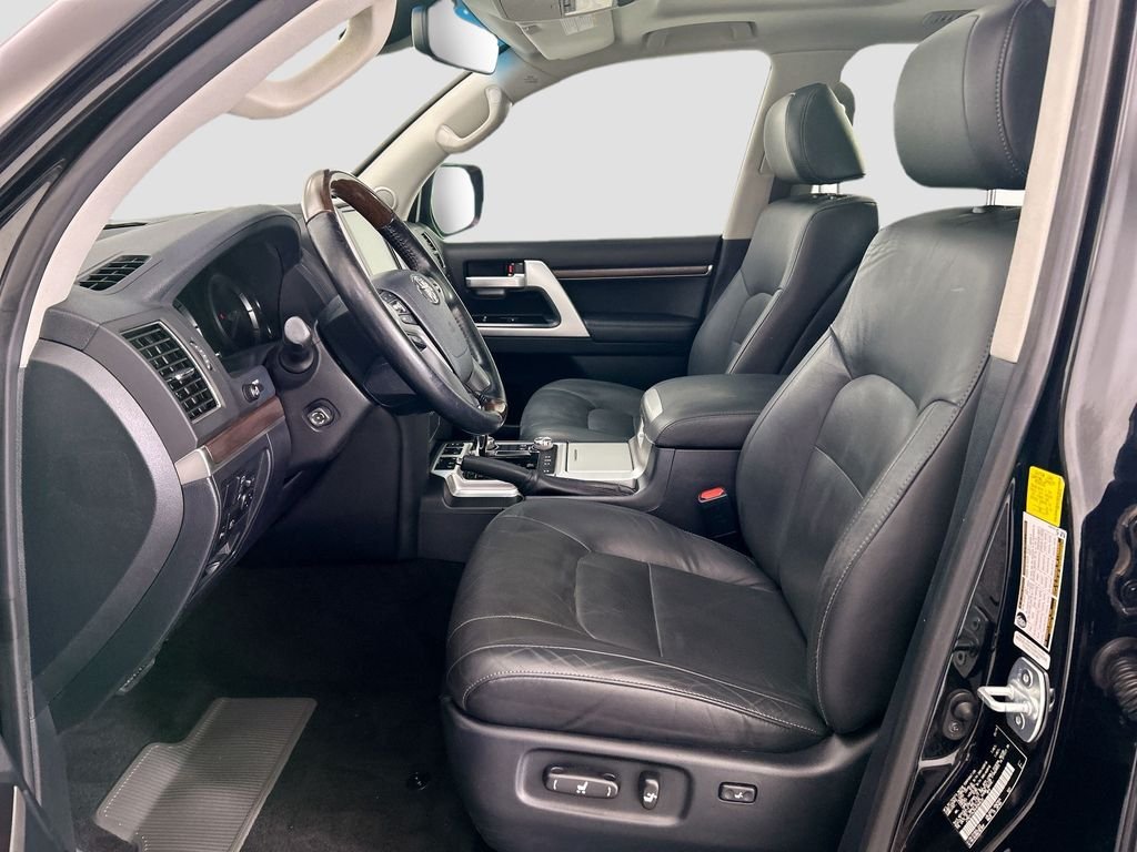Used 2019 Midnight Black Metallic Toyota Base image 18