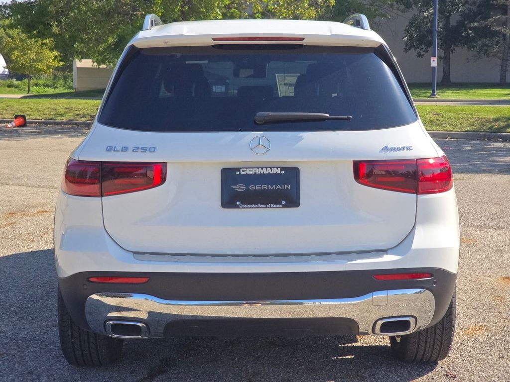 New 2026 Polar White Mercedes-Benz GLB 250 image 13
