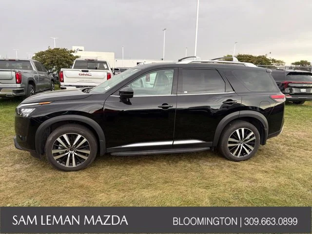 Used 2025 Black Nissan Platinum image 11