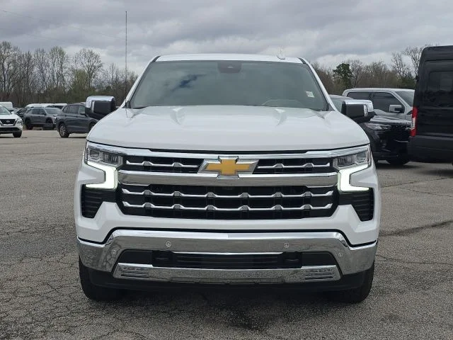 Used 2025 White Chevrolet LTZ image 8