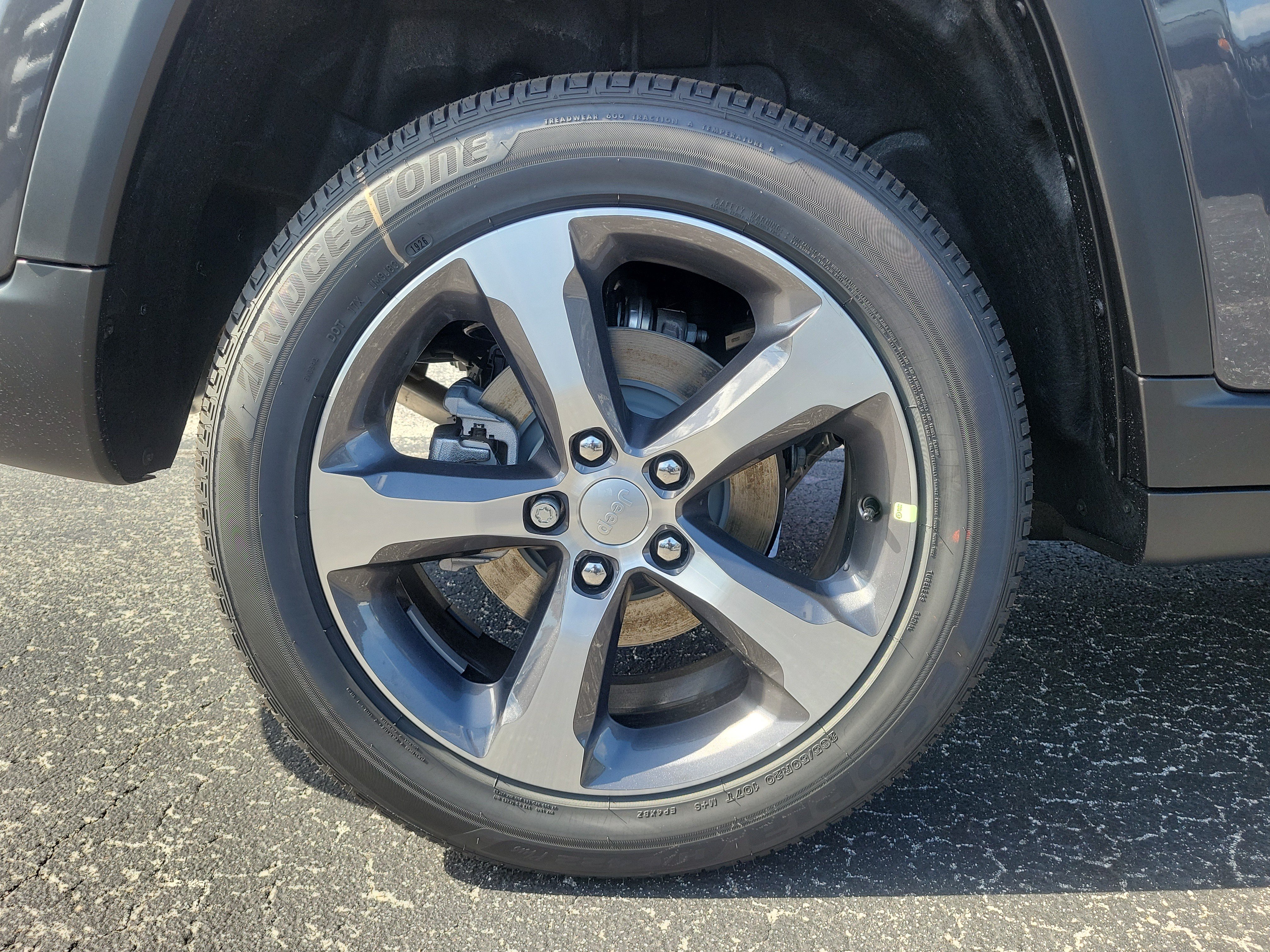 New 2026 Baltic Gray Metallic Clear-Coat Exterior Paint Jeep Limited image 4