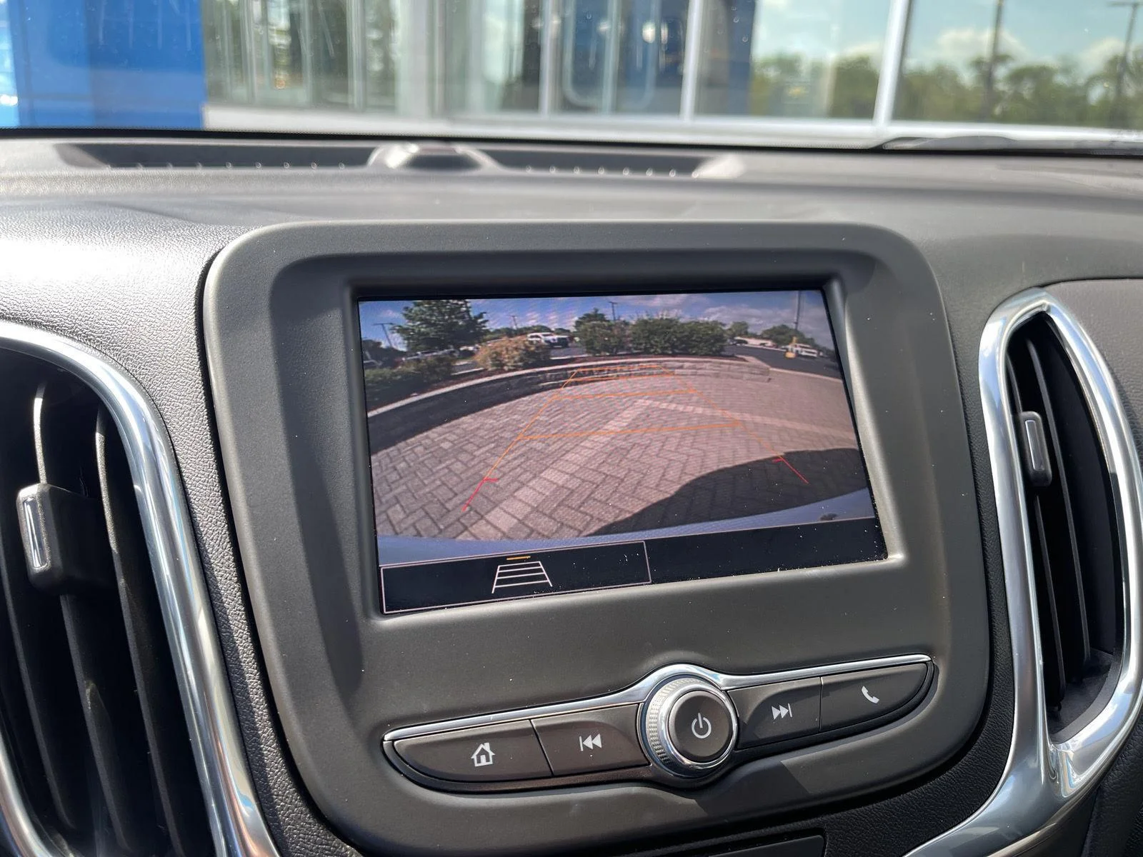 Used 2024 Summit White Chevrolet LT image 26