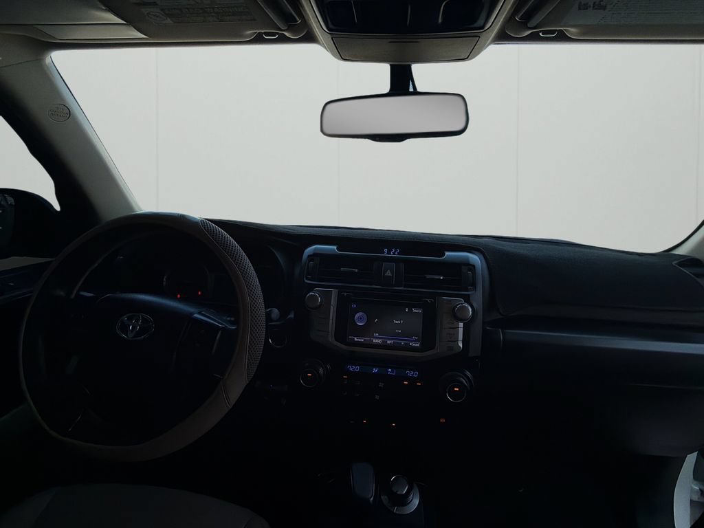 Used 2014  Toyota Limited image 40