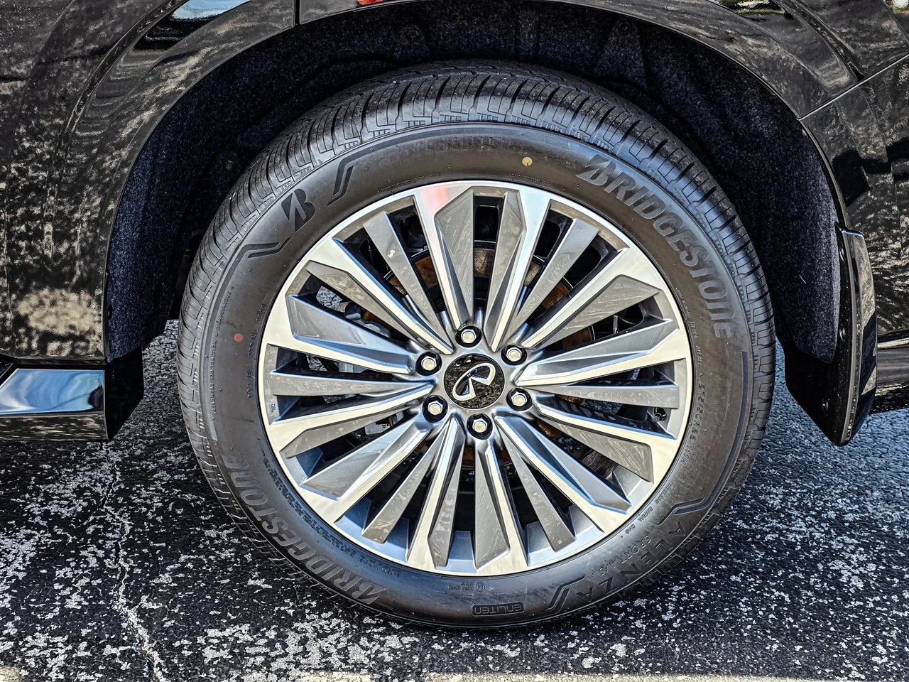 New 2026 Black Obsidian INFINITI LUXE image 9