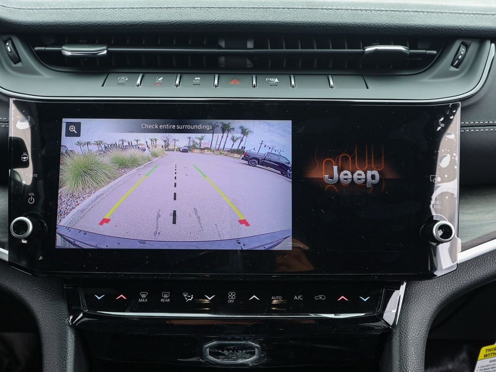 New 2026 Diamond Black Crystal Pearl-Coat Exterior Paint Jeep Limited image 29