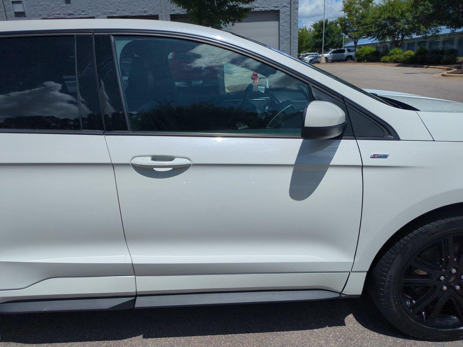 Used 2022 Star White Metallic Tri-Coat Ford ST-Line image 37