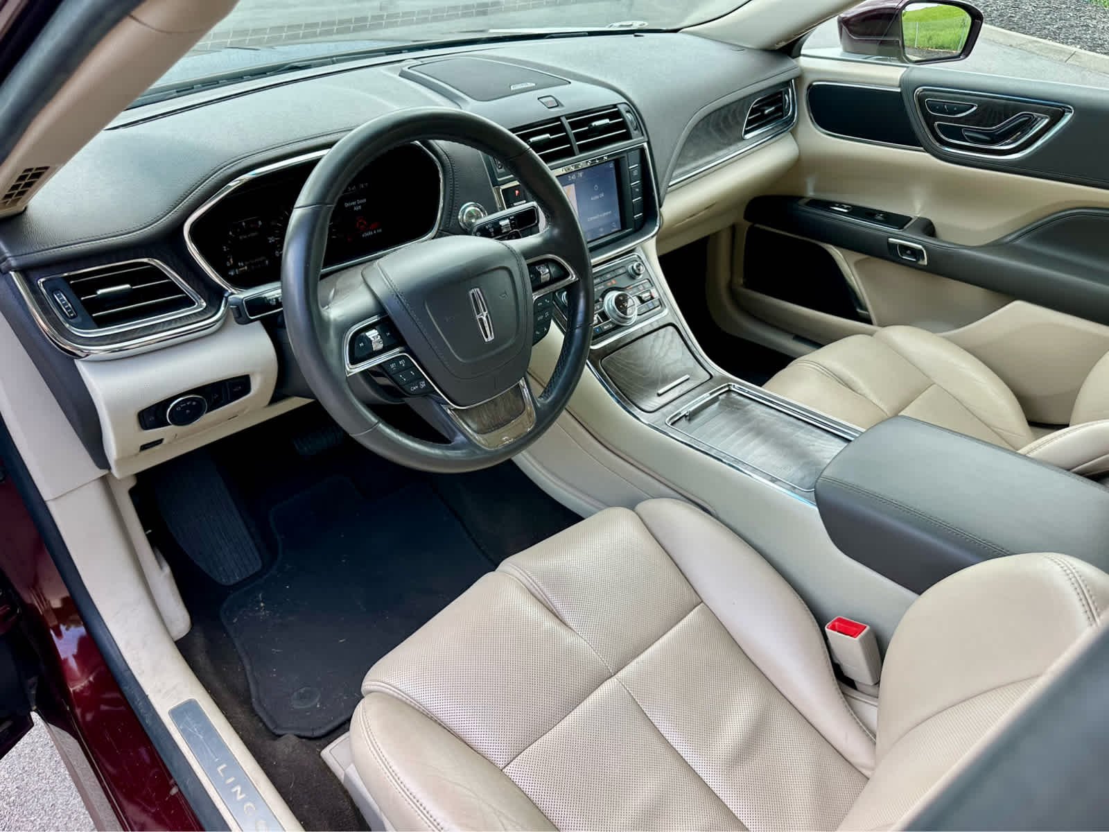Used 2019 Burgundy Velvet Tinted Clearcoat Lincoln Select image 11