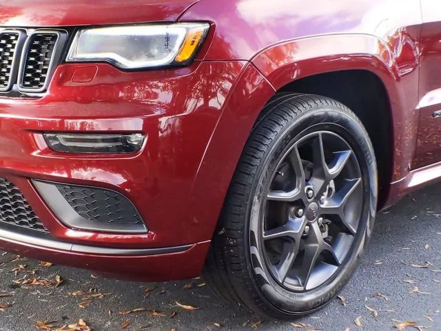 Used 2019 Red Jeep Limited image 9