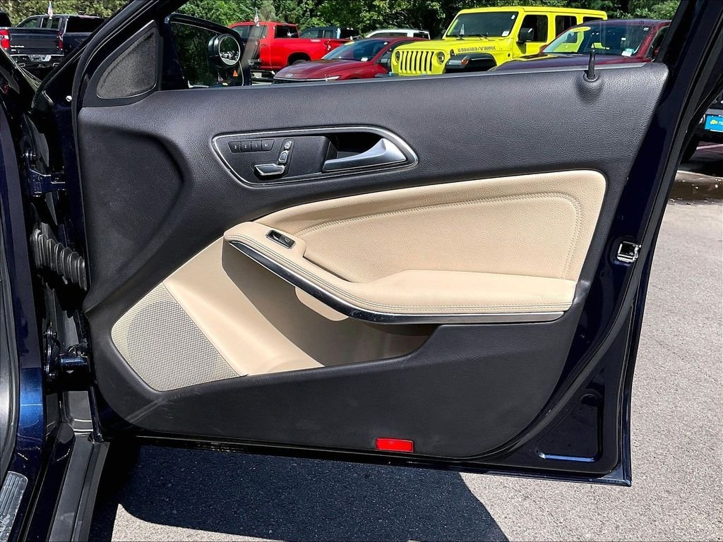 Used 2018 Gray Mercedes-Benz GLA 250 image 26