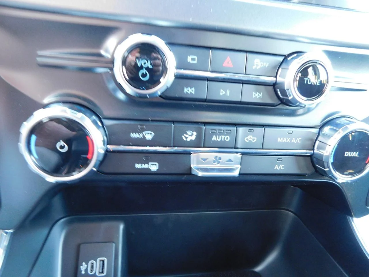 New 2026 Agate Black Metallic Ford XLT image 41