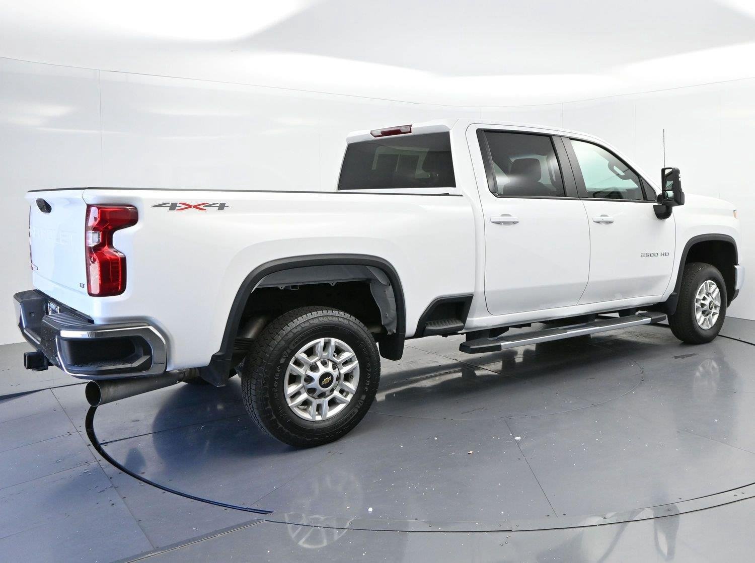 Used 2025 Summit White Chevrolet LT image 7
