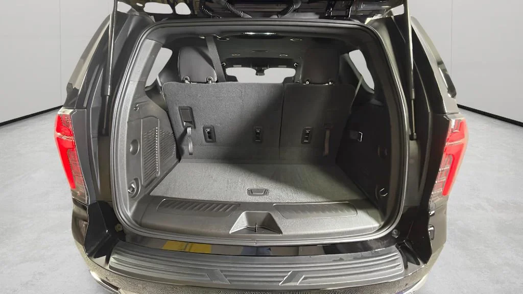 Used 2025 Black Chevrolet LS image 31